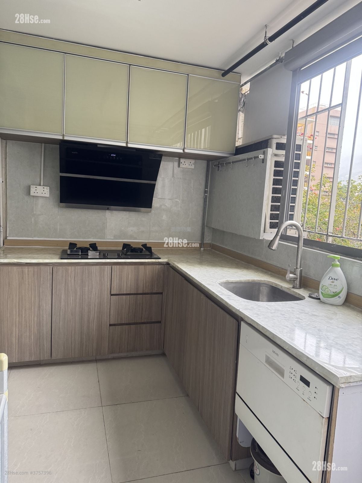 廚房: 祥華邨 售盤 3 房 , 1 浴室 423 平方呎