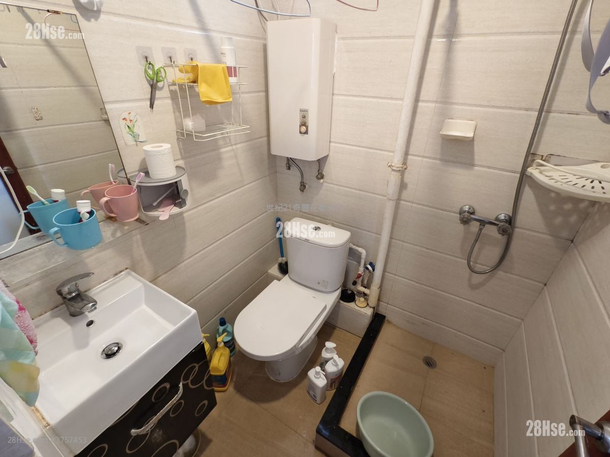 Wah Ming Est Sell 2 Bedrooms , 1 Bathroom 375 ft²