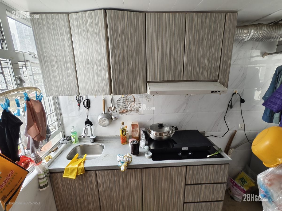 Wah Ming Est Sell 2 Bedrooms , 1 Bathroom 375 ft²