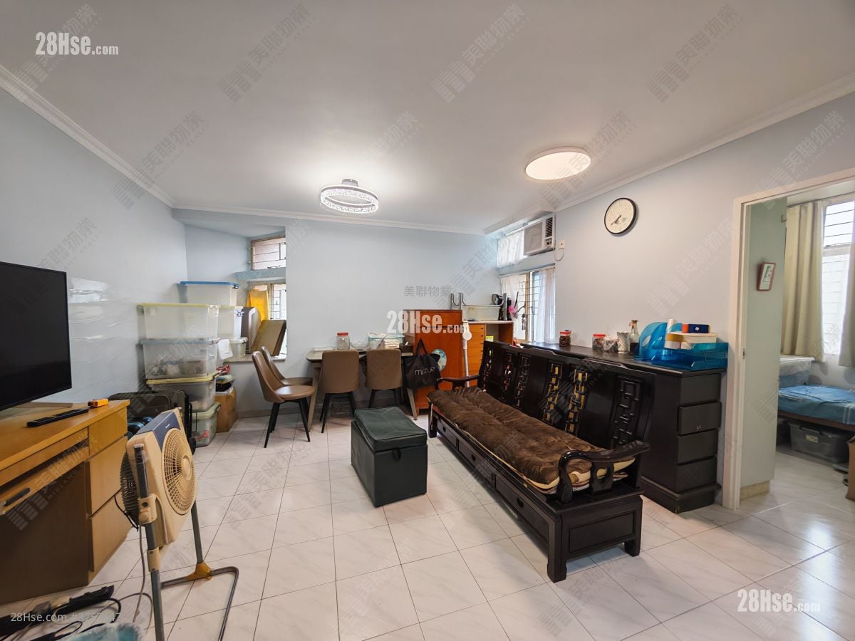 Po Nga Court Sell 2 Bedrooms , 1 Bathroom 447 ft²