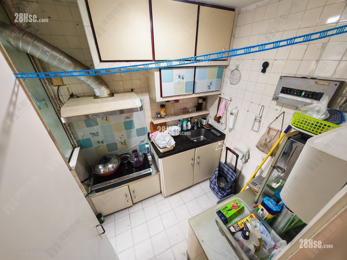 Po Nga Court Sell 2 Bedrooms , 1 Bathroom 447 ft²