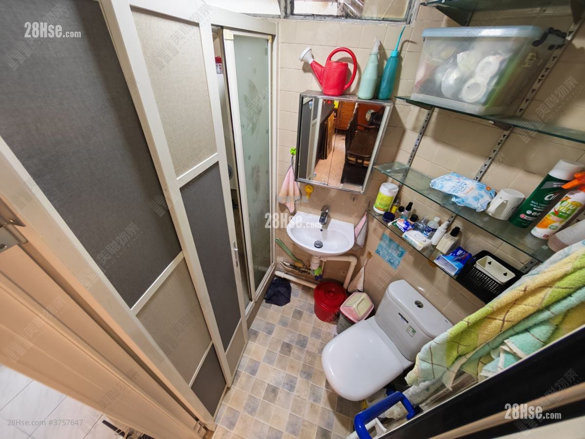 Po Nga Court Sell 2 Bedrooms , 1 Bathroom 447 ft²