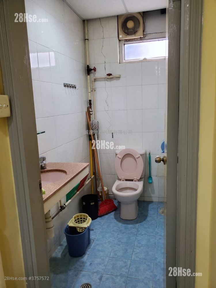 Everest Industrial Centre Sell Studio , 1 Toilet