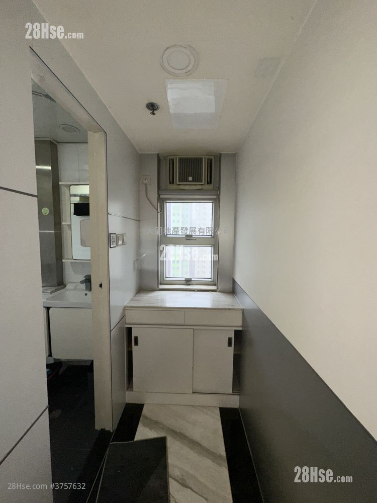 On Yip Commercial Building Rental 2 Bedrooms , 1 Toilet