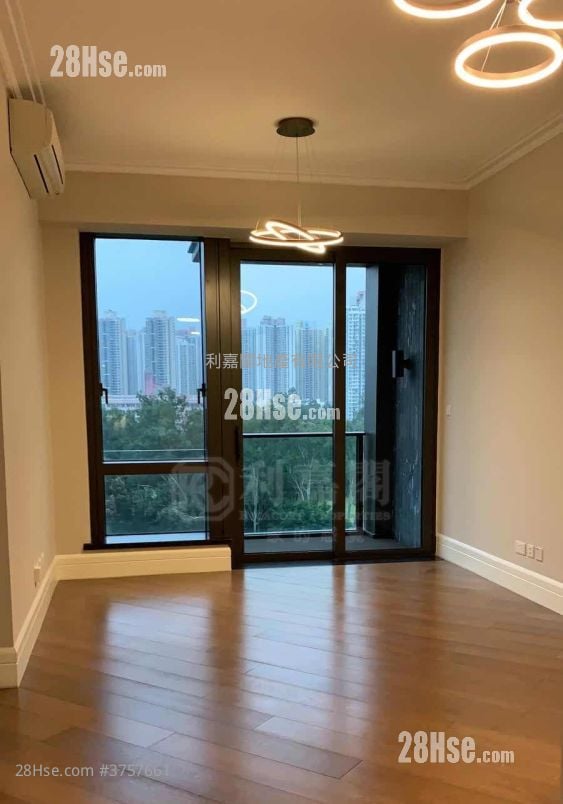 高尔夫御苑 售盘 3 房 , 3 浴室 960 平方尺