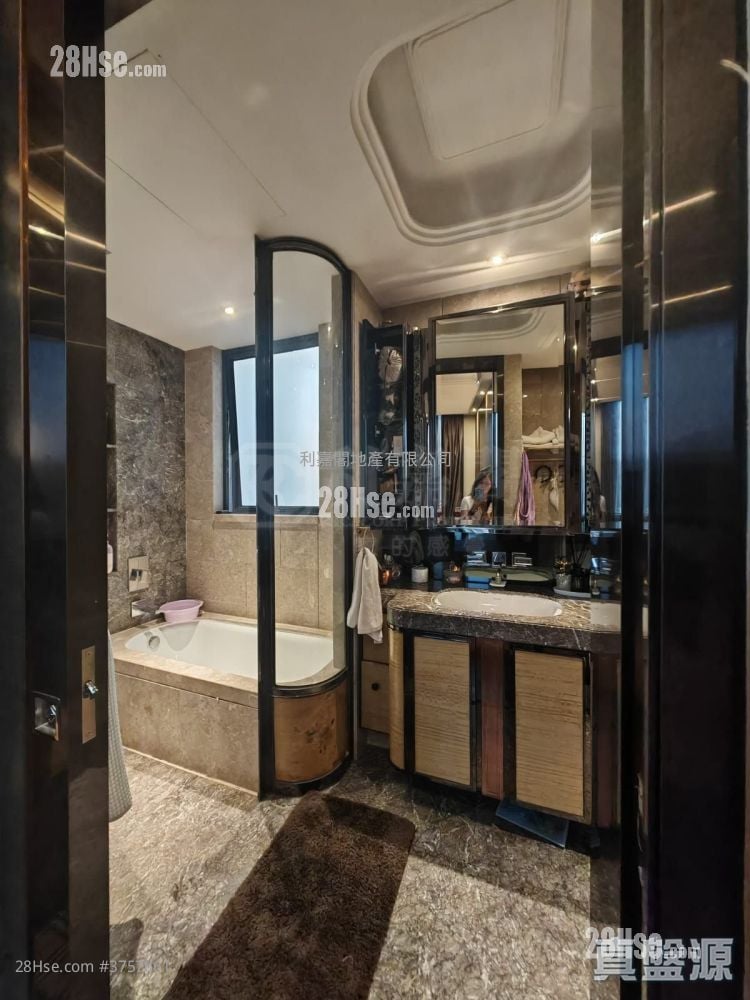 高尔夫御苑 售盘 3 房 , 3 浴室 960 平方尺