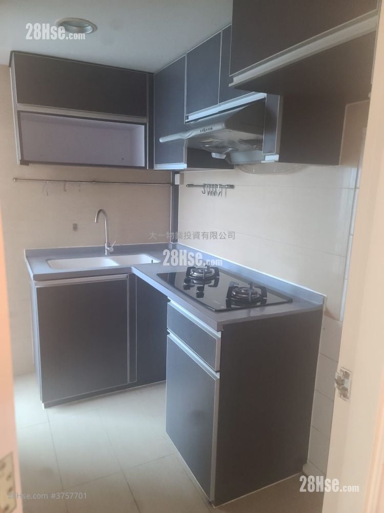 Sky Tower Rental 2 Bedrooms , 1 Bathroom 479 ft²