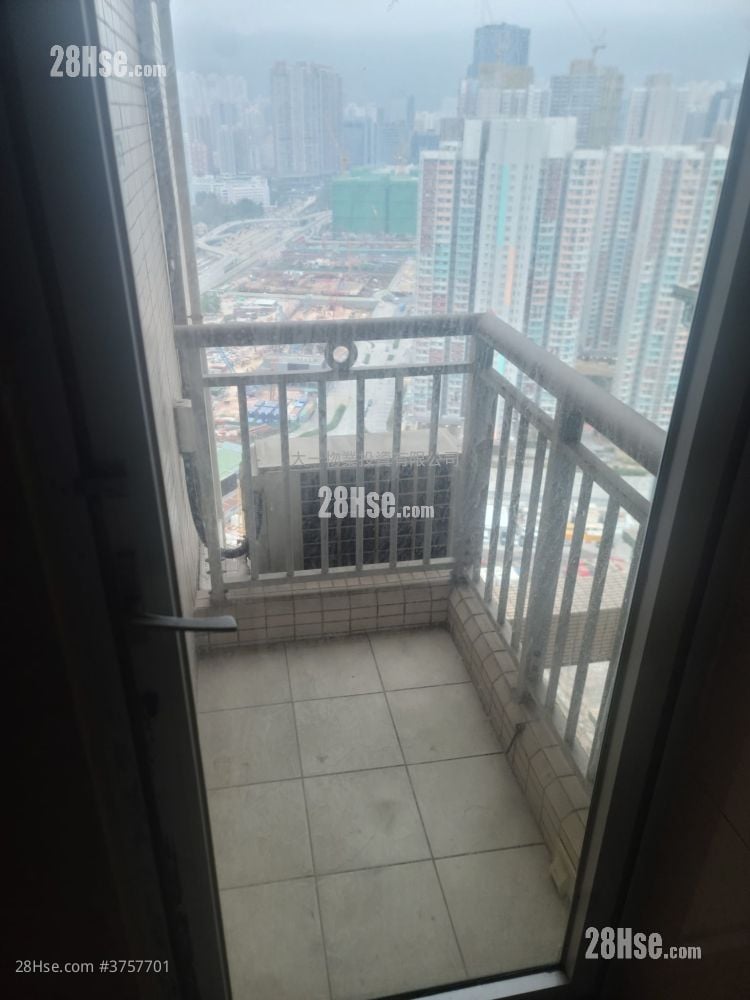 Sky Tower Rental 2 Bedrooms , 1 Bathroom 479 ft²