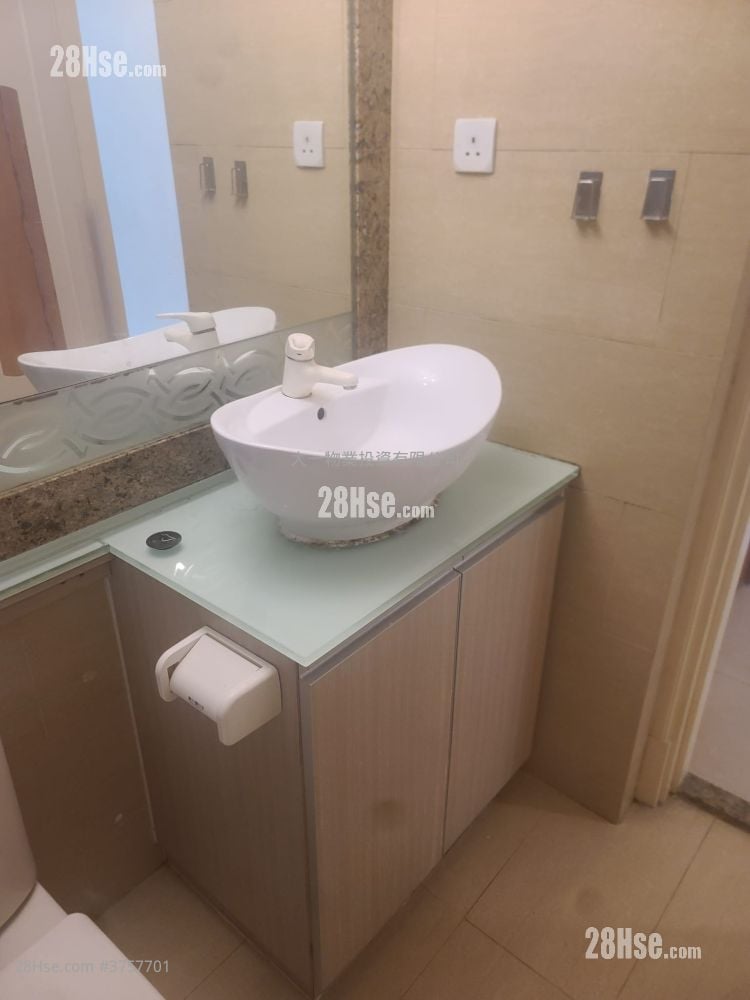 Sky Tower Rental 2 Bedrooms , 1 Bathroom 479 ft²