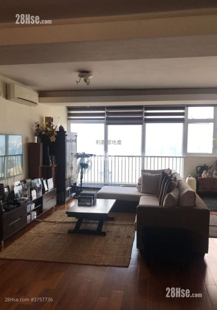 Summit Court Sell 3 Bedrooms , 2 Bathrooms 1,622 ft²