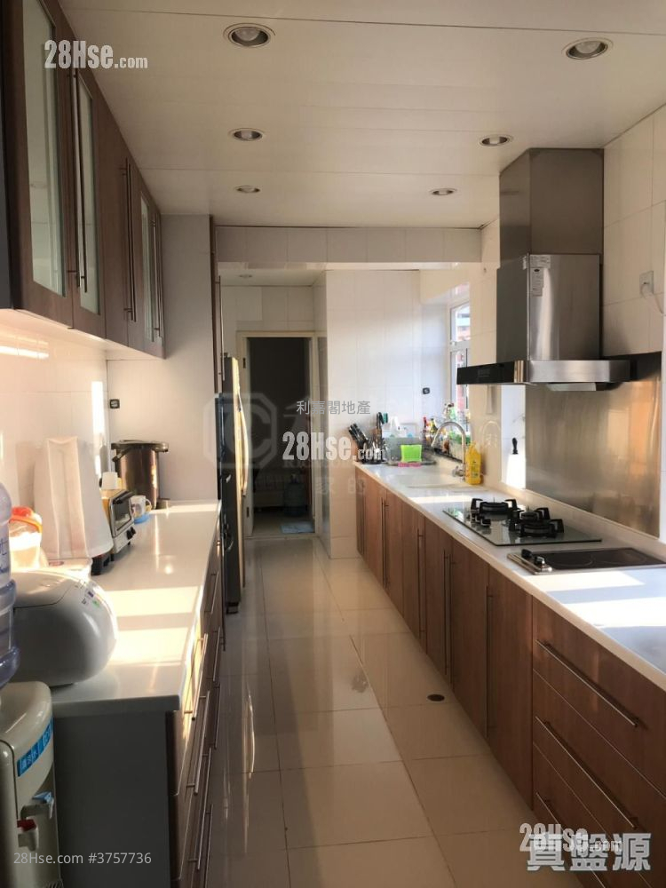 Summit Court Sell 3 Bedrooms , 2 Bathrooms 1,622 ft²