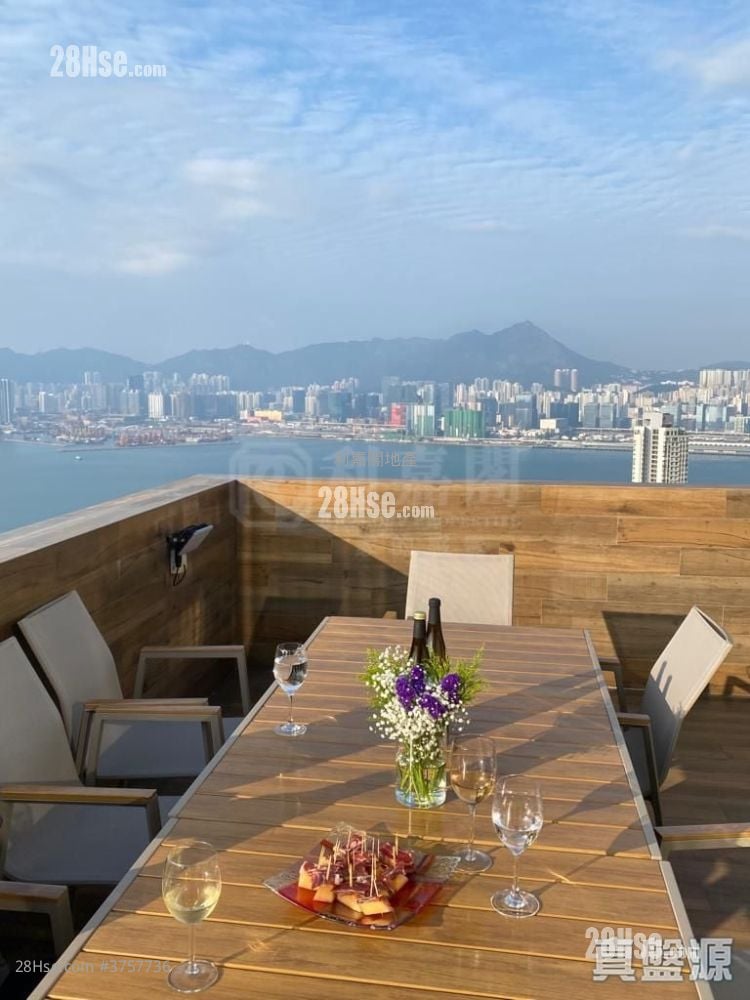 Summit Court Sell 3 Bedrooms , 2 Bathrooms 1,622 ft²