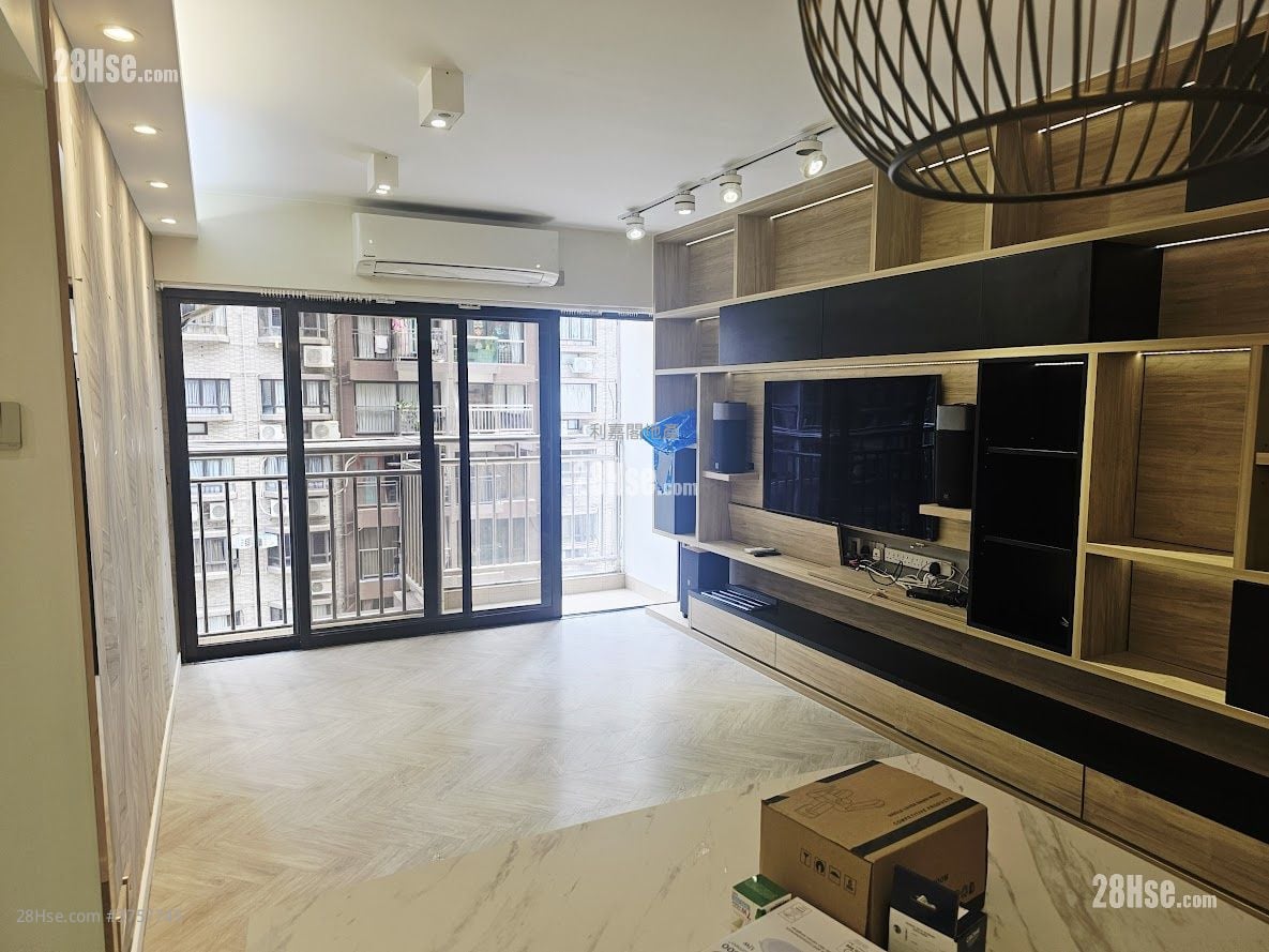 Beverley Heights Sell 2 Bedrooms , 2 Bathrooms 719 ft²