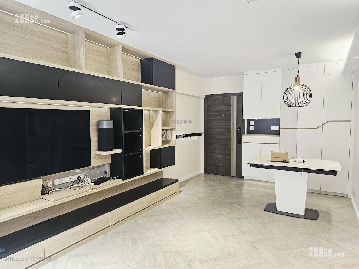 Beverley Heights Sell 2 Bedrooms , 2 Bathrooms 719 ft²