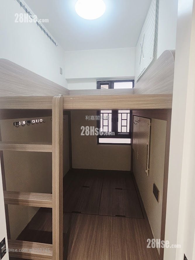 Beverley Heights Sell 2 Bedrooms , 2 Bathrooms 719 ft²