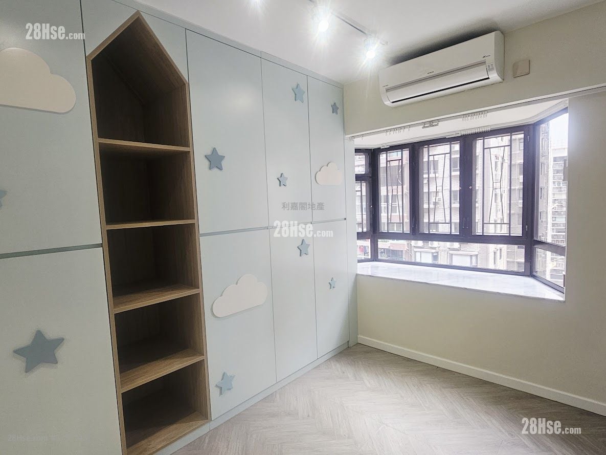 Beverley Heights Sell 2 Bedrooms , 2 Bathrooms 719 ft²