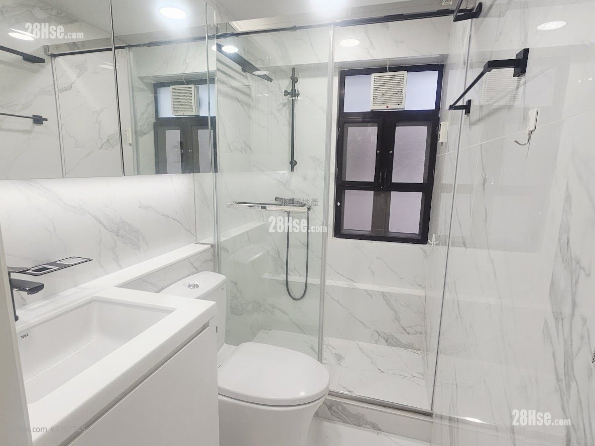 Beverley Heights Sell 2 Bedrooms , 2 Bathrooms 719 ft²