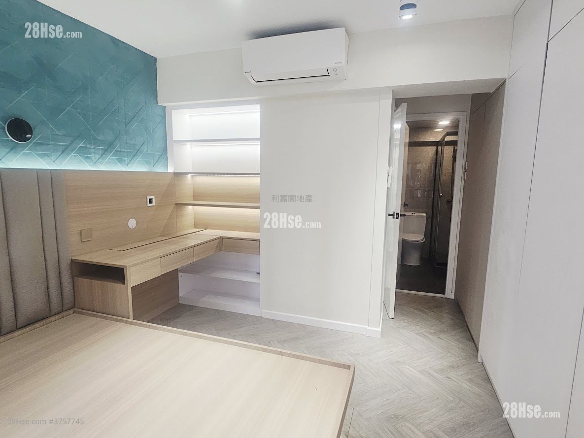 Beverley Heights Sell 2 Bedrooms , 2 Bathrooms 719 ft²