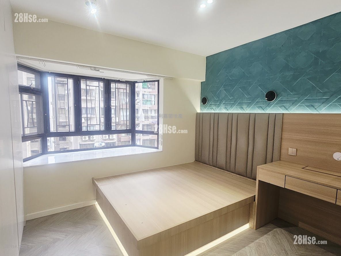 Beverley Heights Sell 2 Bedrooms , 2 Bathrooms 719 ft²