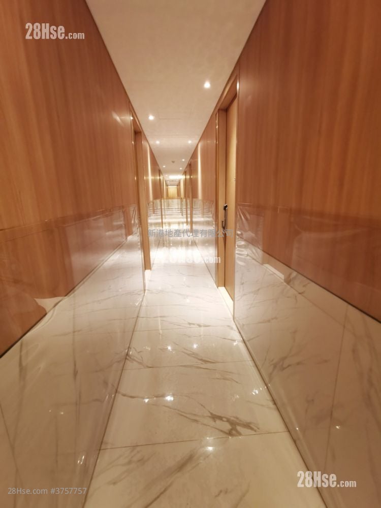 The Vantage Sell Studio , 1 Bathroom 189 ft²