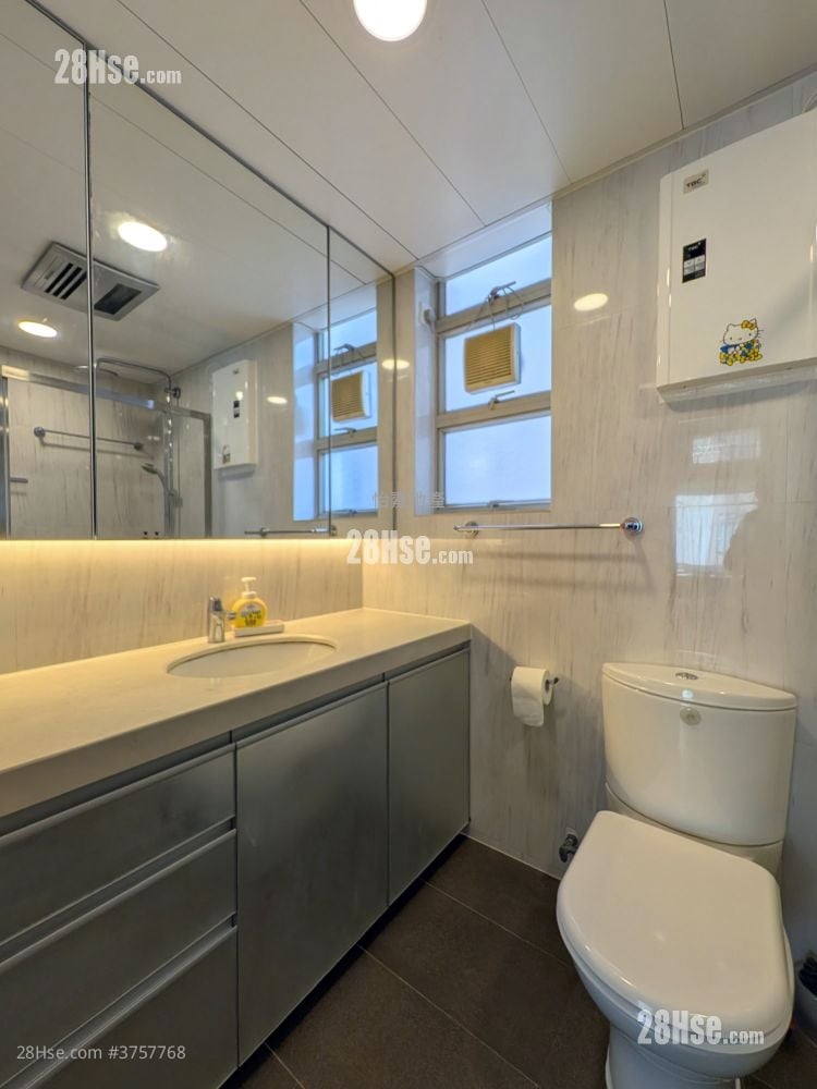 Island Place Sell 2 Bedrooms 620 ft²