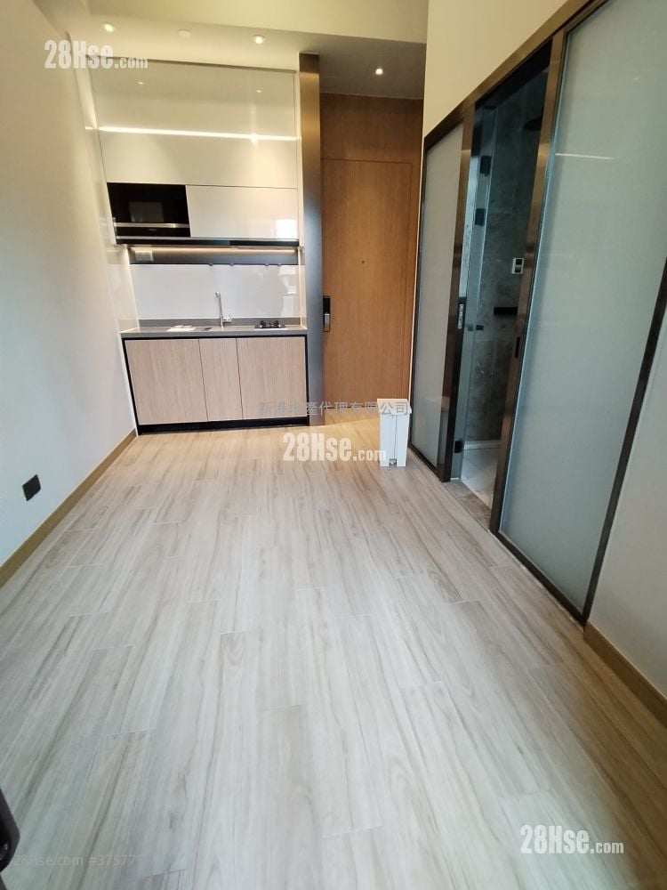 The Vantage Sell Studio , 1 Bathroom 189 ft²