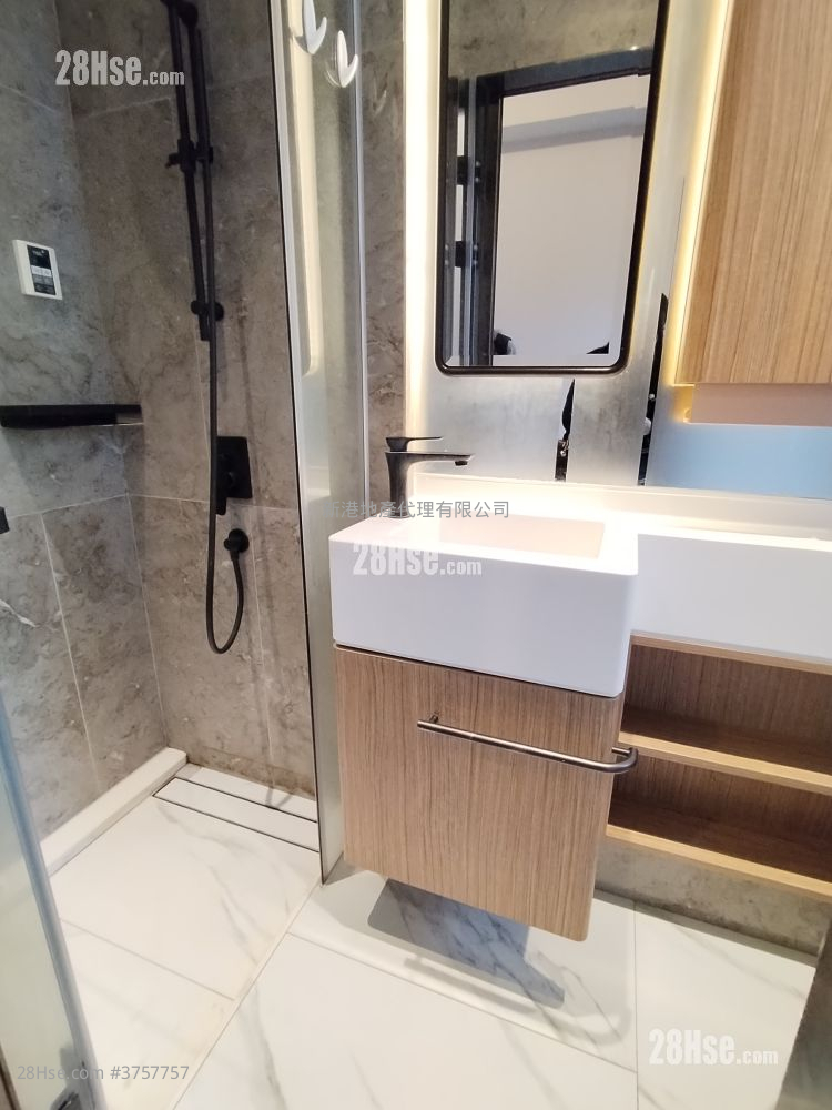 The Vantage Sell Studio , 1 Bathroom 189 ft²