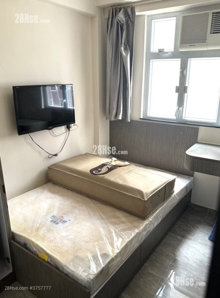 庄士敦道近油站 租盘 130 平方尺