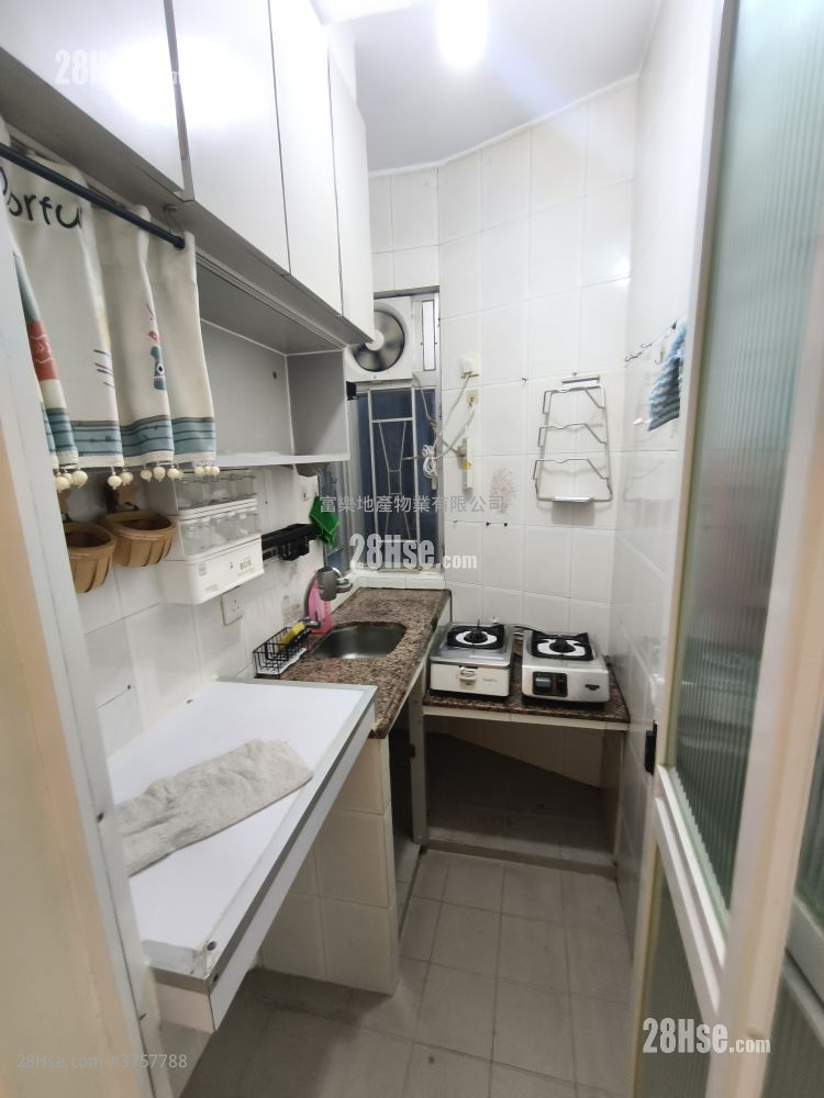 單幢樓房 租盤 2 房 , 1 浴室 295 平方呎