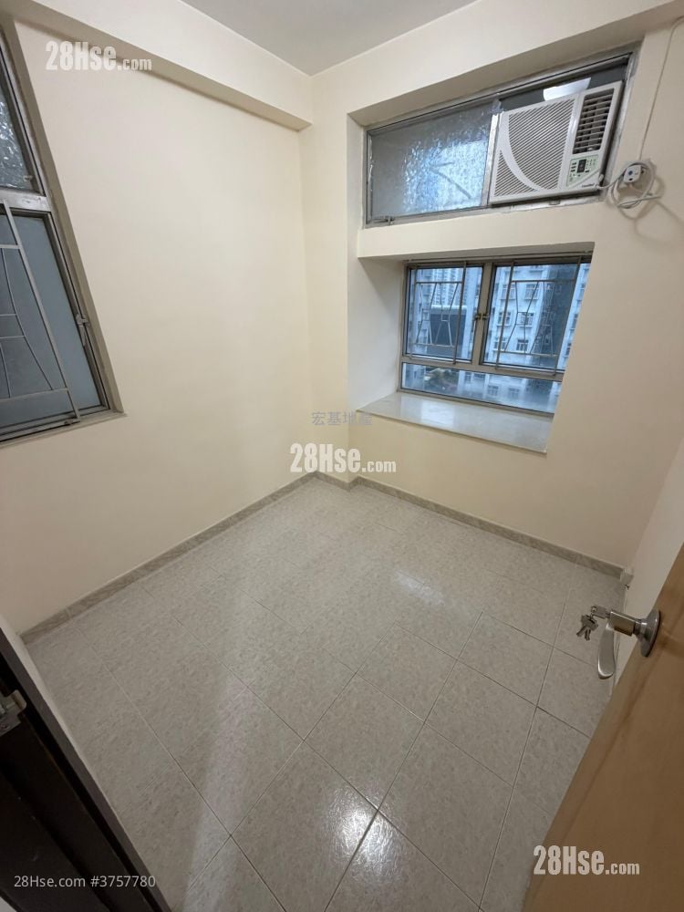 Jade Plaza Rental 2 Bedrooms , 1 Bathroom 274 ft²