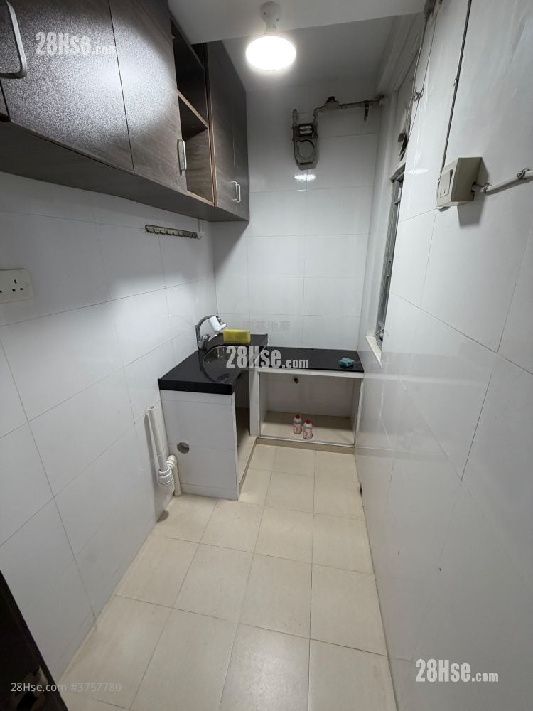 Jade Plaza Rental 2 Bedrooms , 1 Bathroom 274 ft²