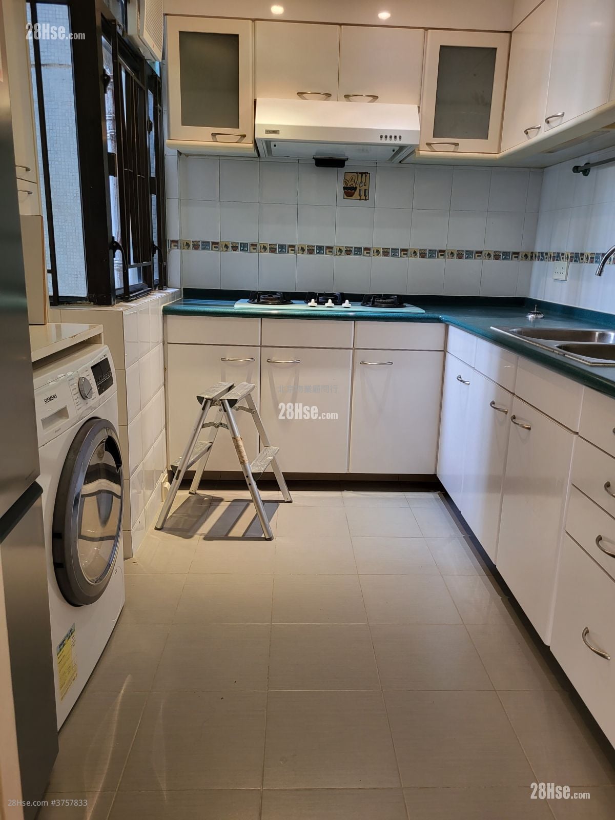 Kornhill Sell 3 Bedrooms , 2 Bathrooms 902 ft²