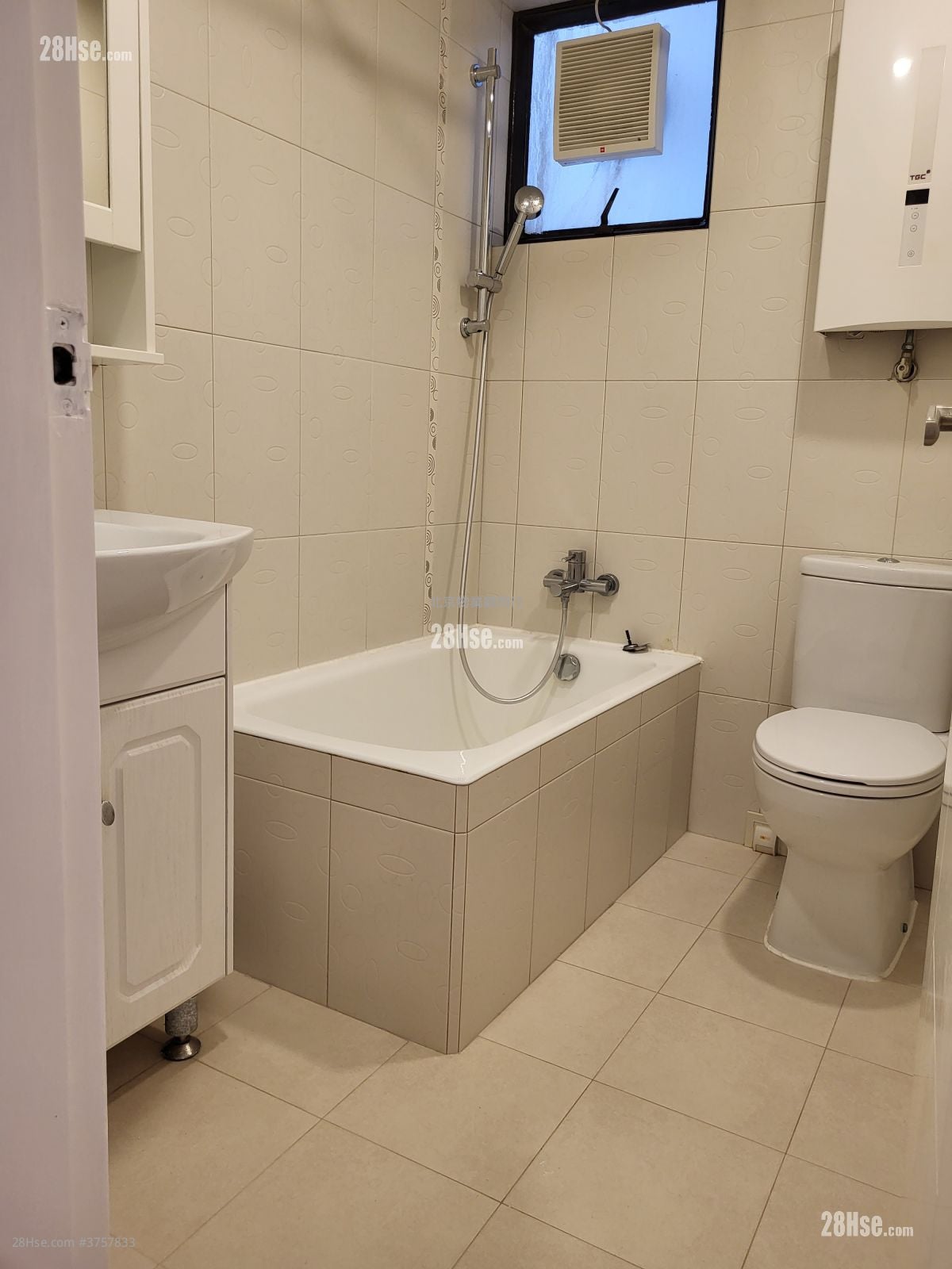 Kornhill Sell 3 Bedrooms , 2 Bathrooms 902 ft²