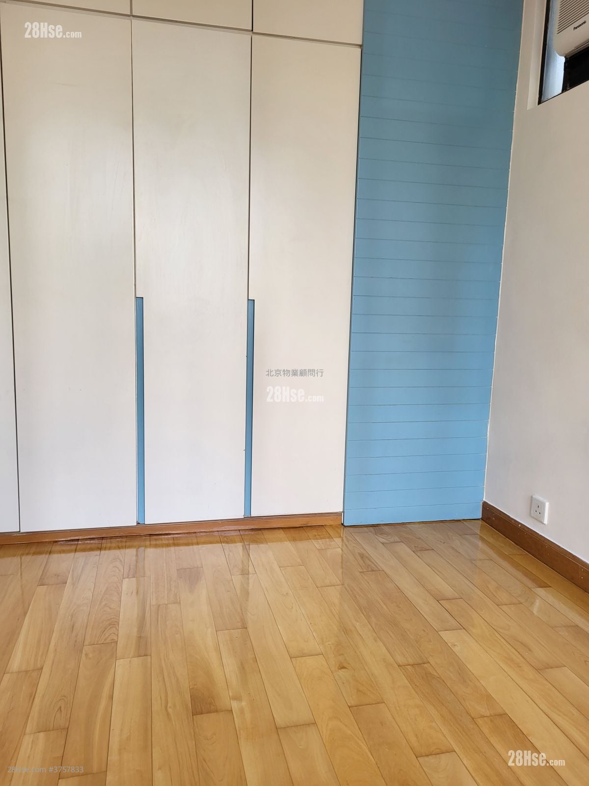 Kornhill Sell 3 Bedrooms , 2 Bathrooms 902 ft²