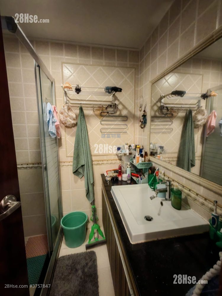 村屋 售盤 4 房 , 2 浴室 1,400 平方呎