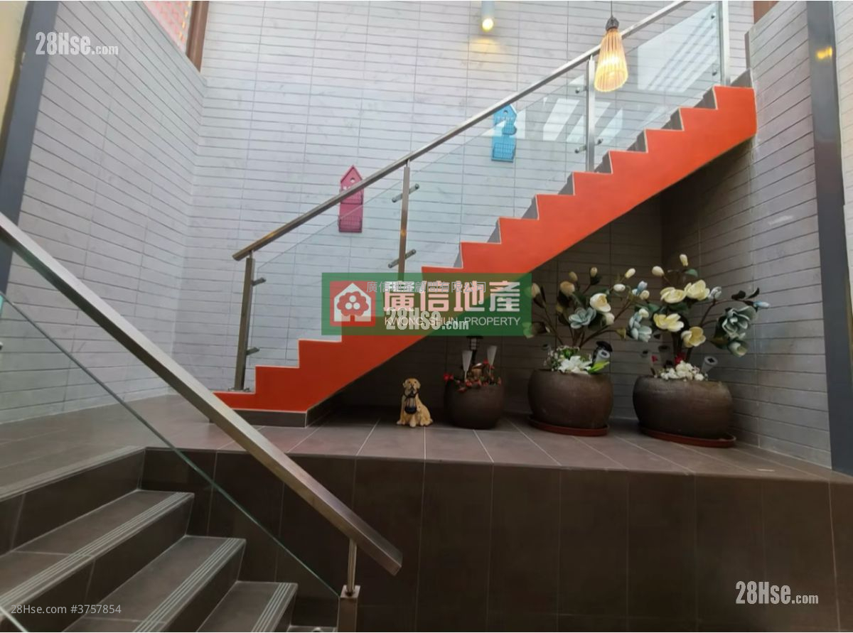 The Brand Sell 4 Bedrooms , 2 Bathrooms 1,987 ft²