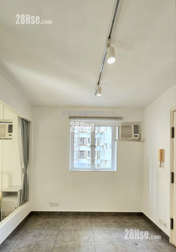 厅: 嘉威阁 售盘 1 房 , 1 浴室 311 平方尺