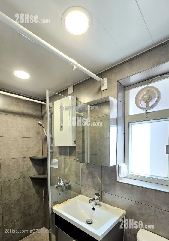 浴室: 嘉威阁 售盘 1 房 , 1 浴室 311 平方尺