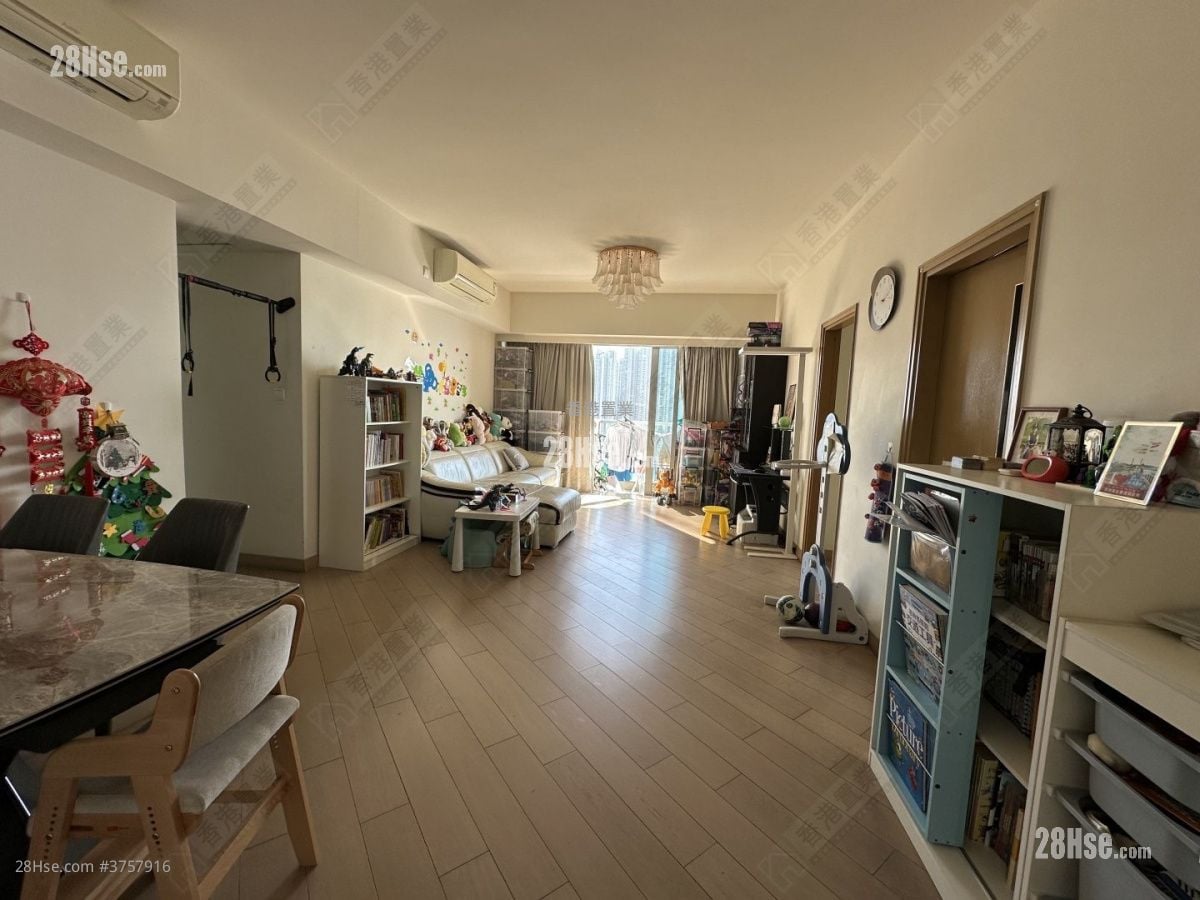 Cullinan West Sell 4 Bedrooms 1,214 ft²