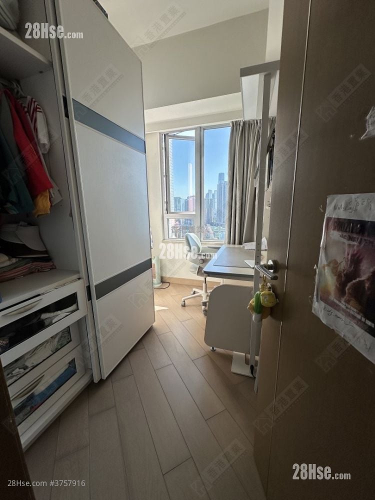 Cullinan West Sell 4 Bedrooms 1,214 ft²