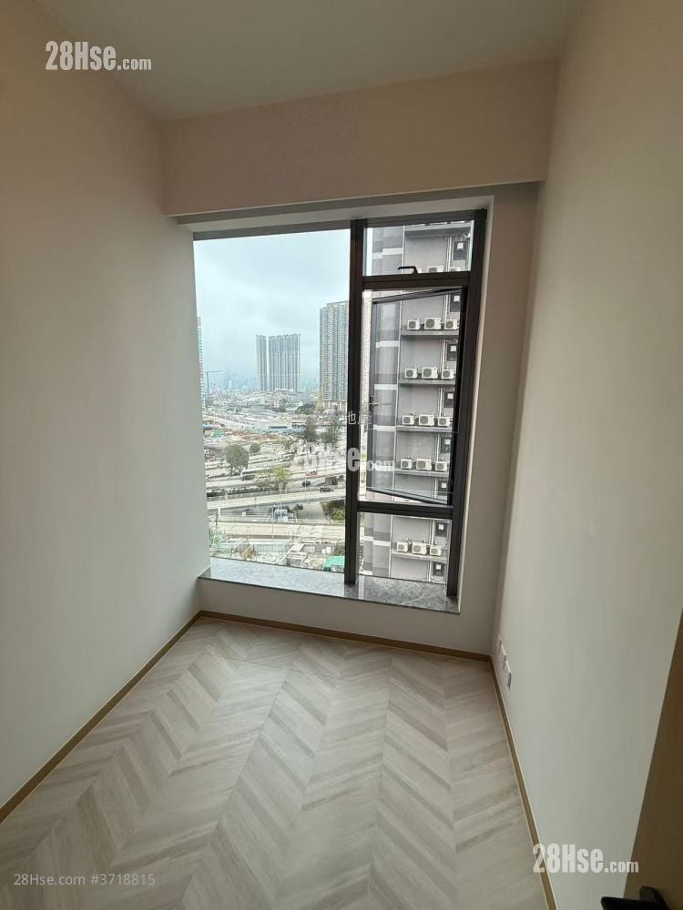 Eight Southpark Rental 2 Bedrooms , 1 Bathroom 351 ft²