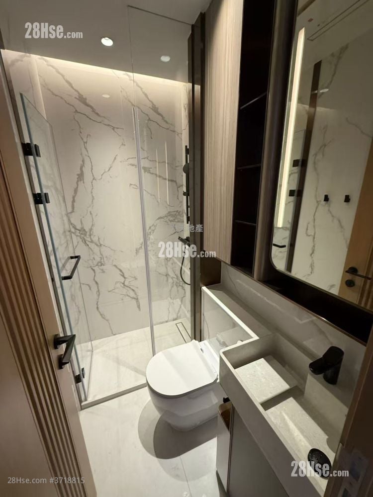 Eight Southpark Rental 2 Bedrooms , 1 Bathroom 351 ft²