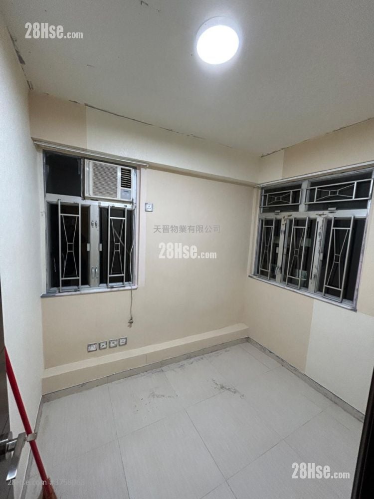 Fok Lin  Building Sell 2 Bedrooms , 1 Bathroom 413 ft²