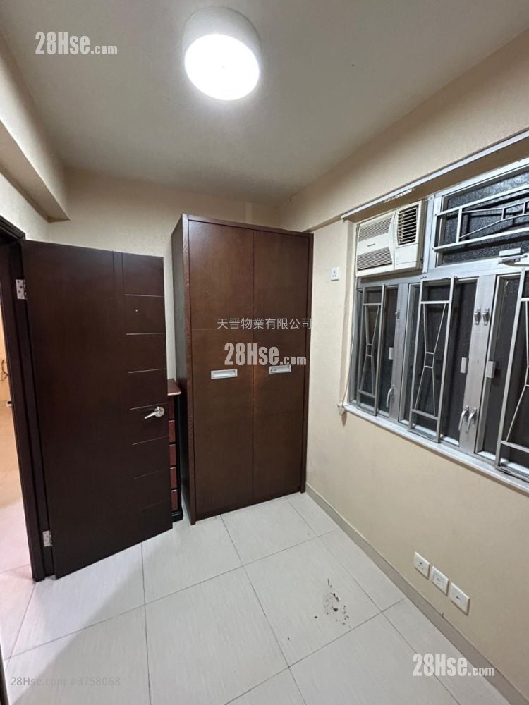 Fok Lin  Building Sell 2 Bedrooms , 1 Bathroom 413 ft²