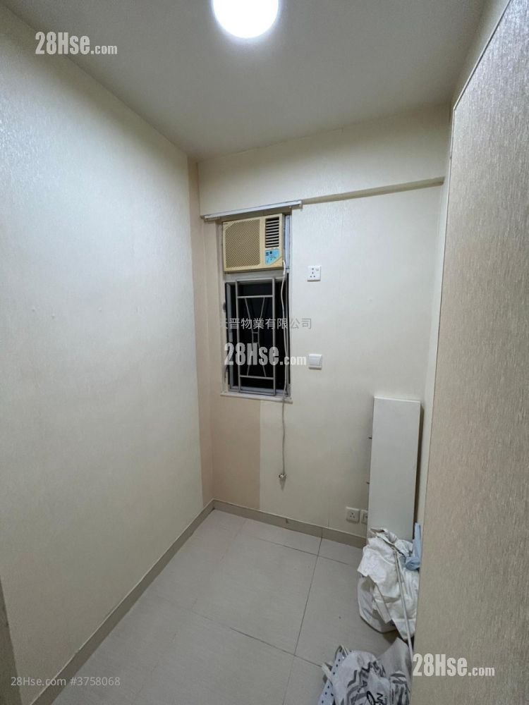 Fok Lin  Building Sell 2 Bedrooms , 1 Bathroom 413 ft²