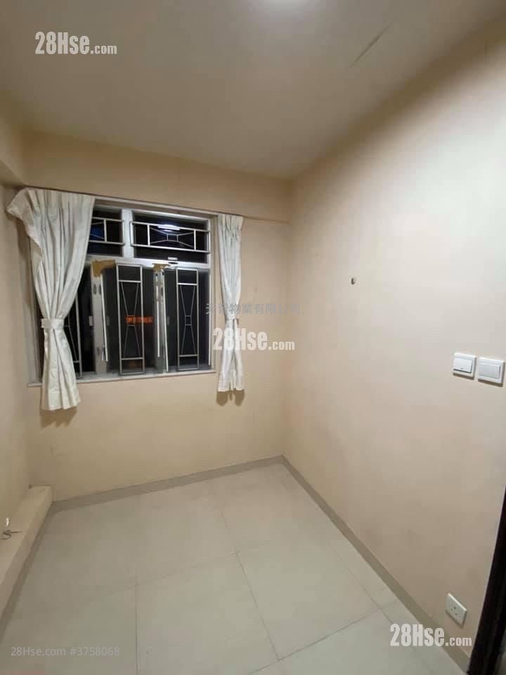 Fok Lin  Building Sell 2 Bedrooms , 1 Bathroom 413 ft²