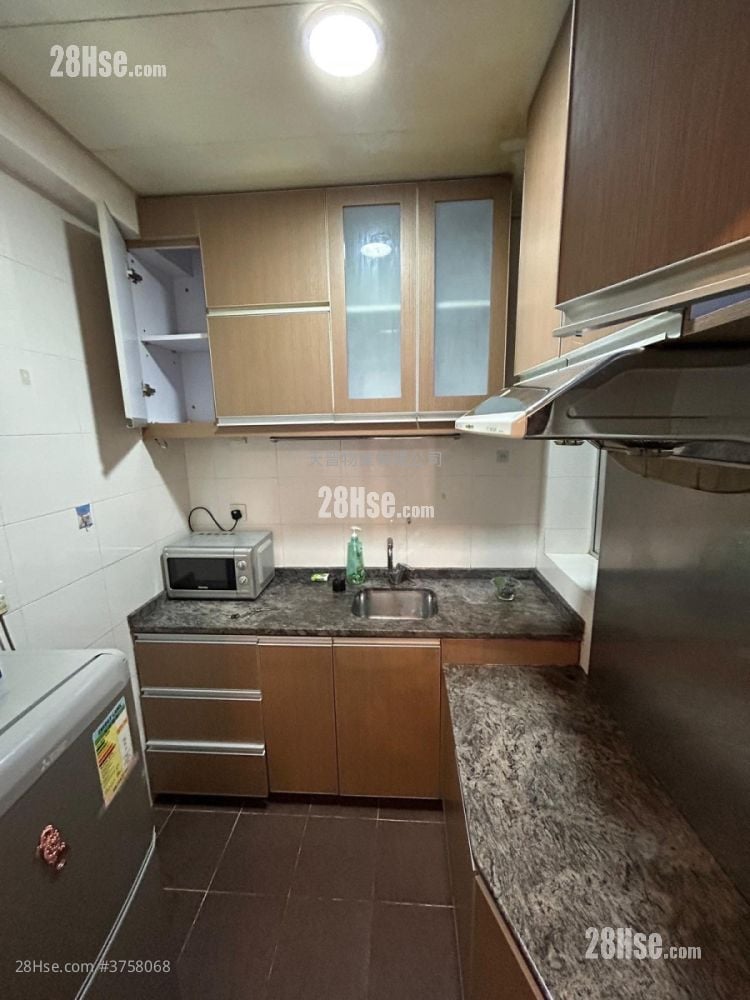 Fok Lin  Building Sell 2 Bedrooms , 1 Bathroom 413 ft²
