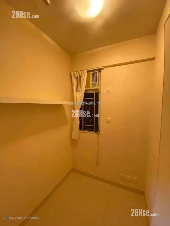 Fok Lin  Building Sell 2 Bedrooms , 1 Bathroom 413 ft²