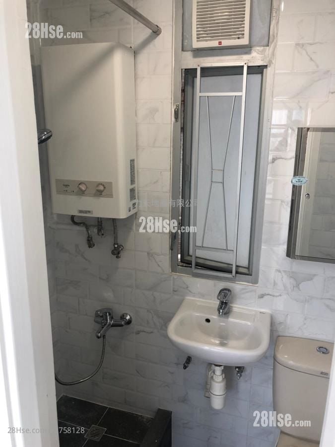 Garden Rivera Sell Studio , 1 Bathroom 242 ft²