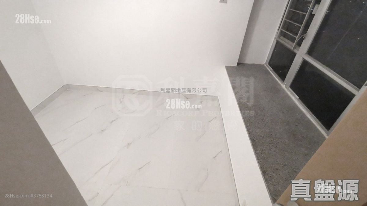 嘉湖山庄 售盘 2 房 , 1 浴室 449 平方尺